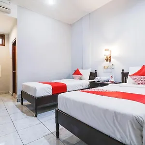 Oyo 2411 Taman Mekar 2 Кута